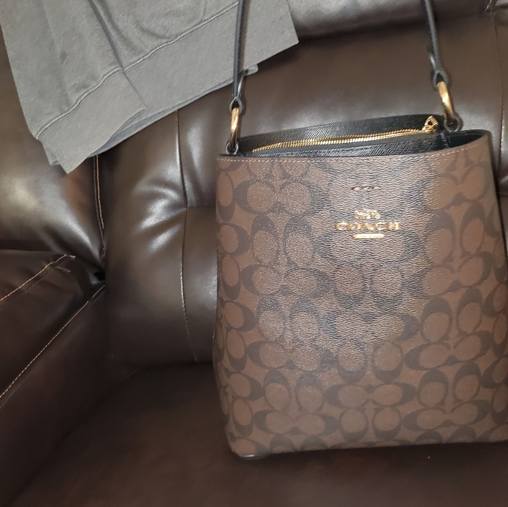 Coach  bucket  bag